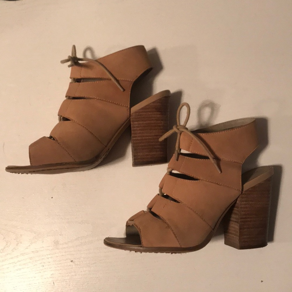 HINGE HEELS SIZE 8.5